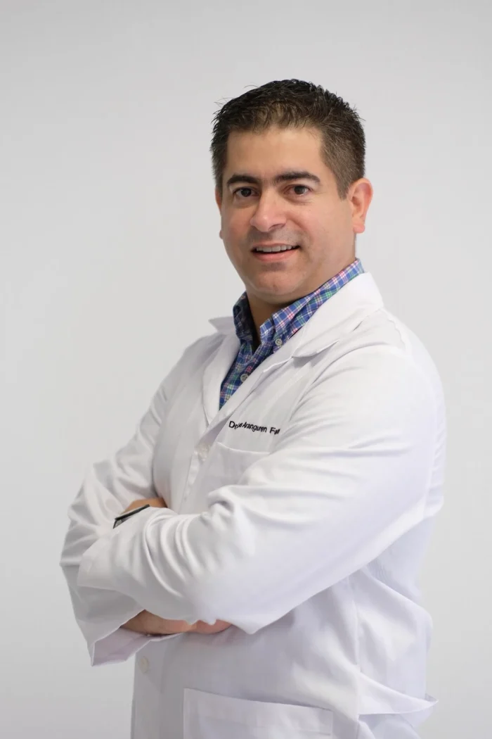 Dr Luís Aranguren at Multiclínica Algarve, specialist in metabolism and weight control